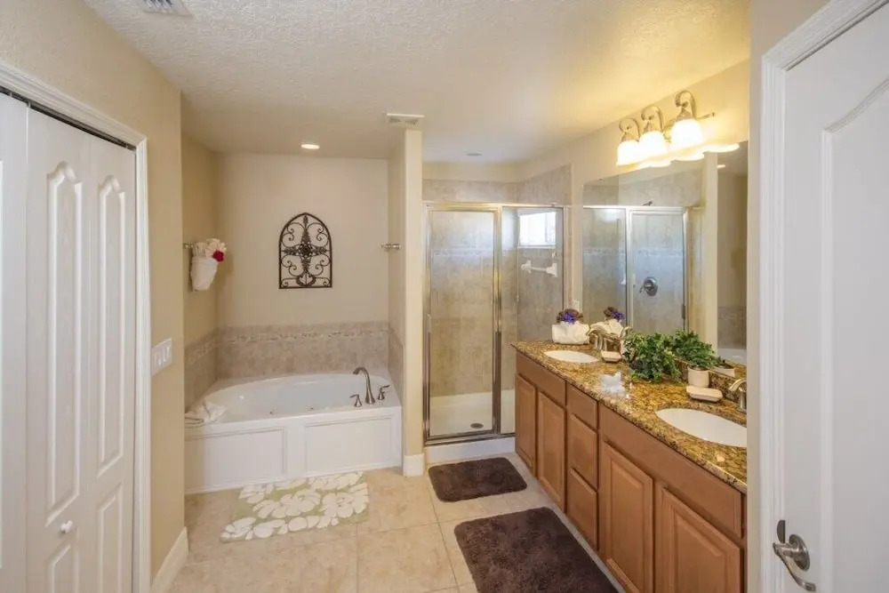 Private Pool With Games Room 4 Bedroom Home