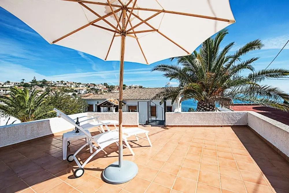 Villa - 4 Bedrooms with Pool, WiFi and Sea views - 104965
