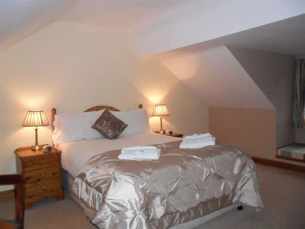 Woodfalls Inn
