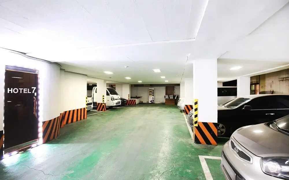 Hotel 7