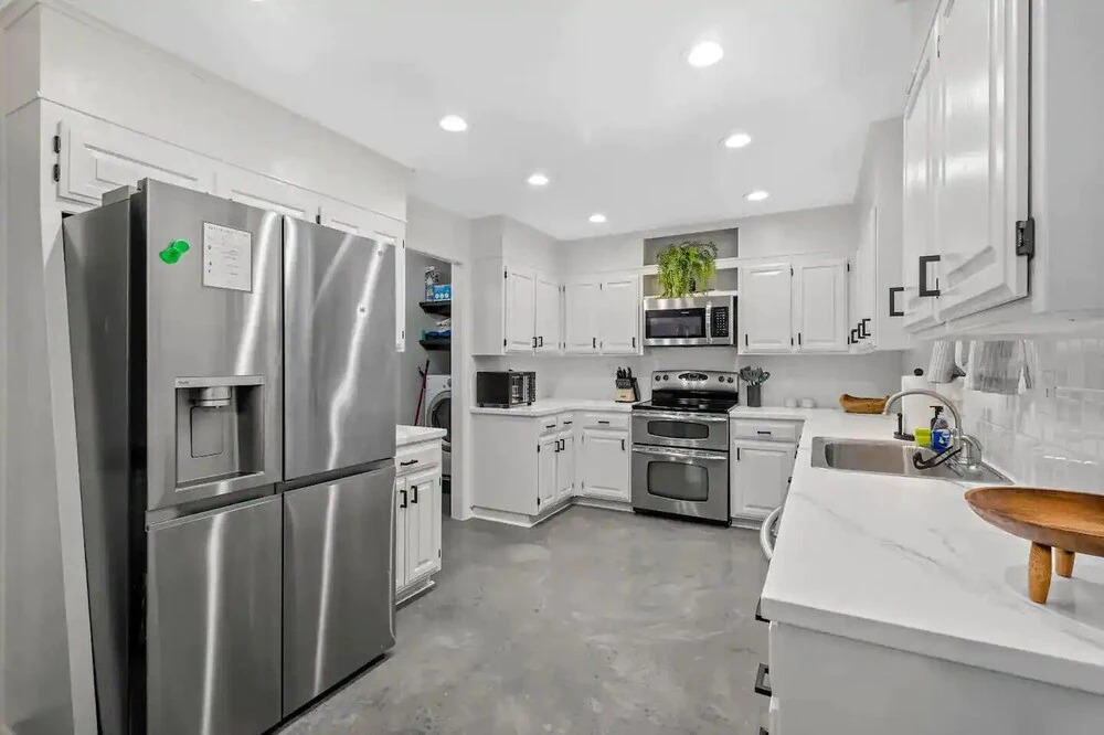 Tunnel Vision Trail Home -8 Min From Lake Windsor! 4 Bedroom Home by Redawning