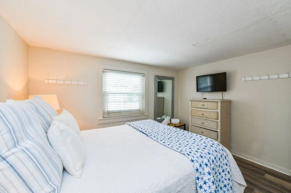 Avenue F #54471 - 1 Br Home