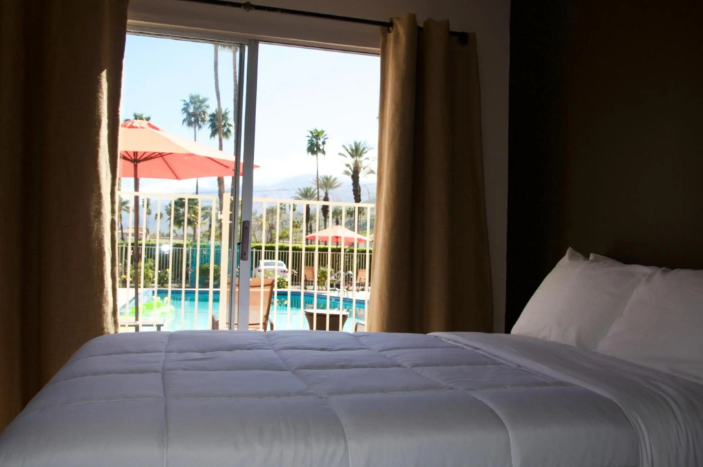 Delos Reyes Palm Springs