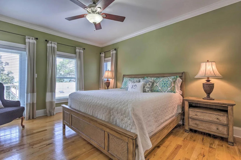 Santa Rosa Beach Haven w/ Rooftop + Pool Access