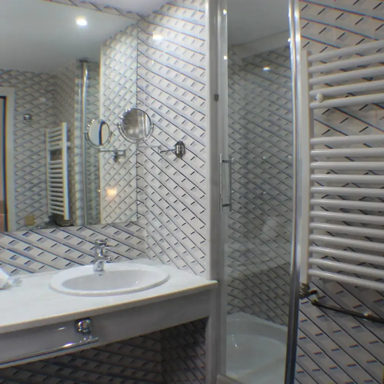 Avenida 5A in Roses With 3 Bedrooms and 2 Bathrooms
