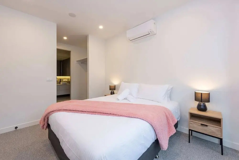 Luxe 3 Bedroom Apartment With Parking