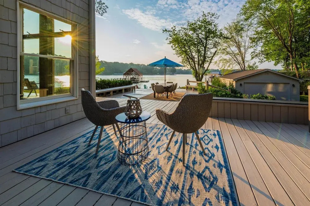 Lakeside Story
