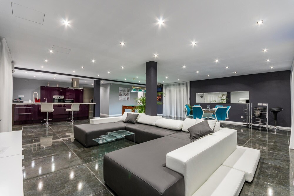 Luxurious Villa Iiheated Pool 200 Meters From The Beach Castelldefels-sitges