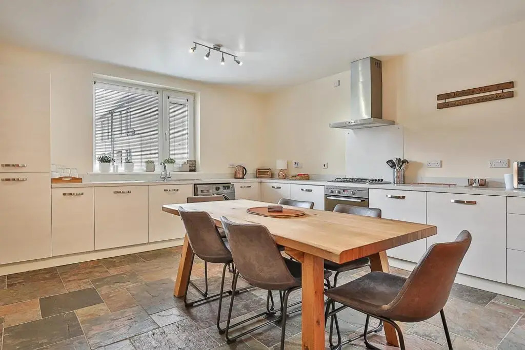 Exclusive - Stunning City Centre House! Parking