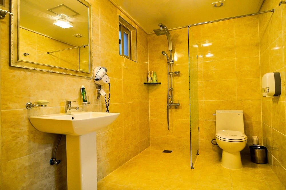 Favian Guest House
