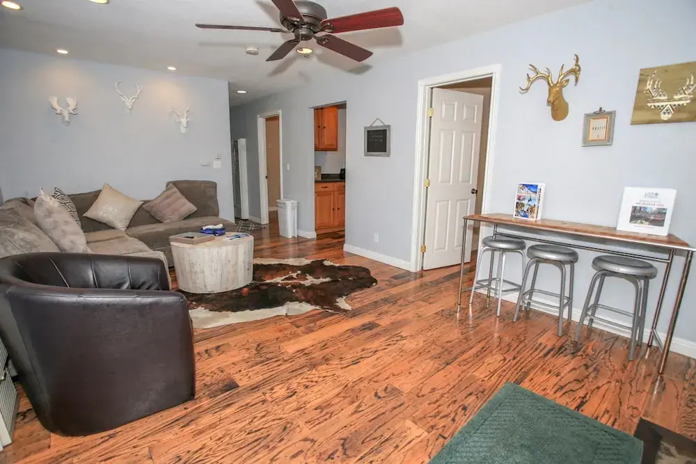 All Decked Out - 2BR 2BA, Netflix, WiFi