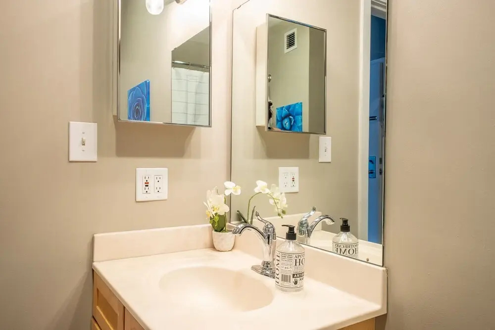 FRONTDESK East 8 Loft Apts Downtown Cincinnati