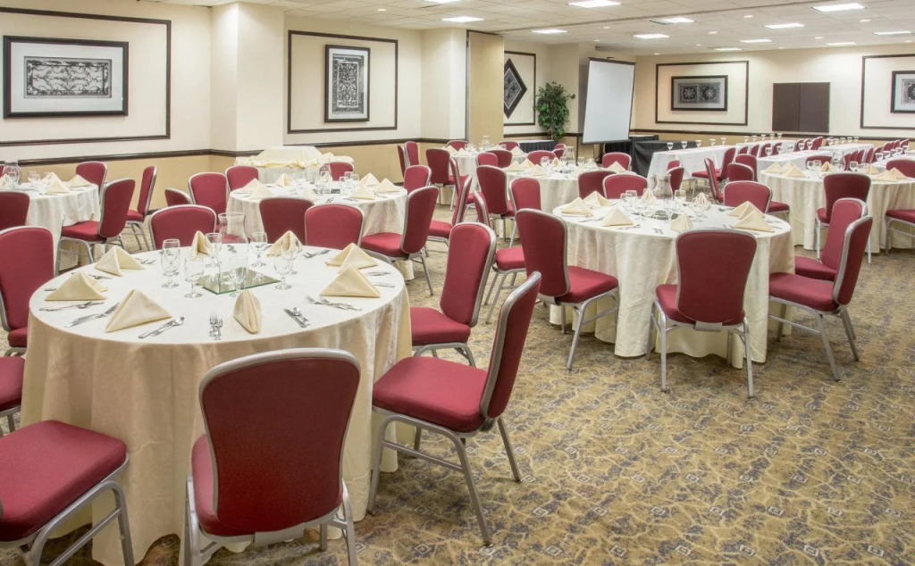 Crowne Plaza Suites Houston Southwest