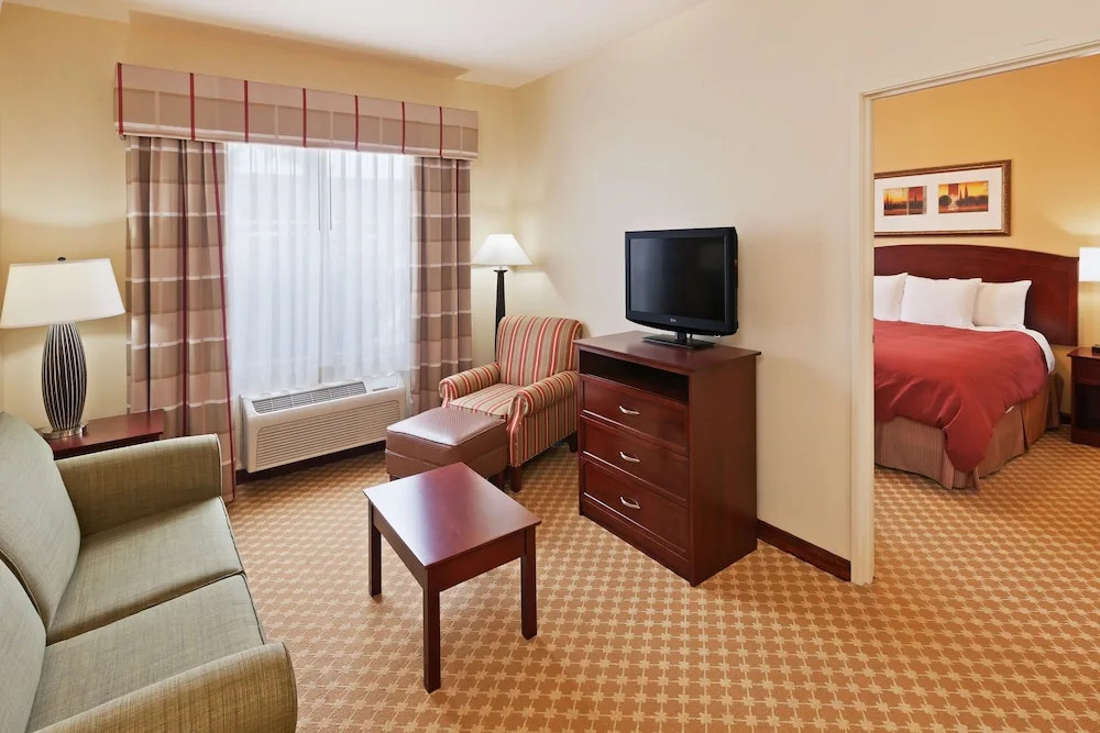 Holiday Inn Express & Suites Tulsa-Catoosa East I-44