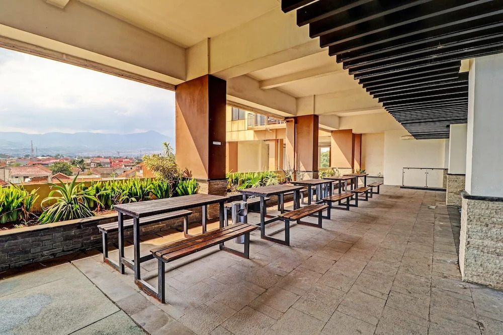 OYO Life 92735 Apartemen Tamansari Panoramic By Santuy