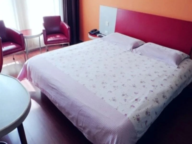 Motel 168 Guan Qian Street Inn