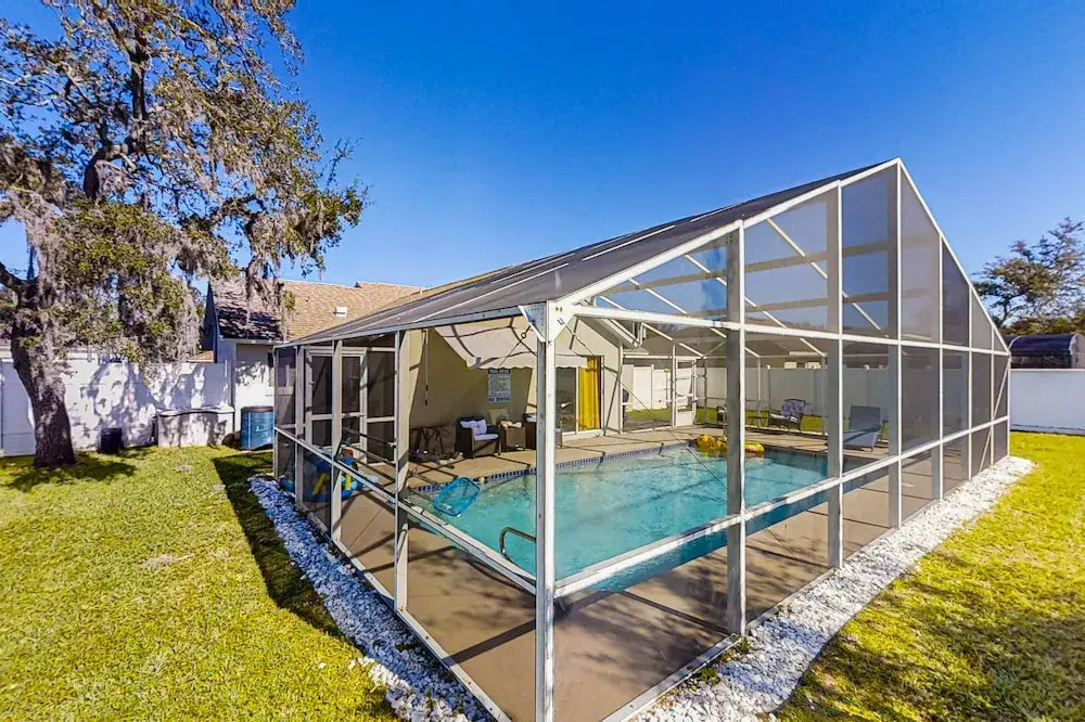 Pristine Palms House in Palm Coast With Enclosed Pool & Full Kitchen