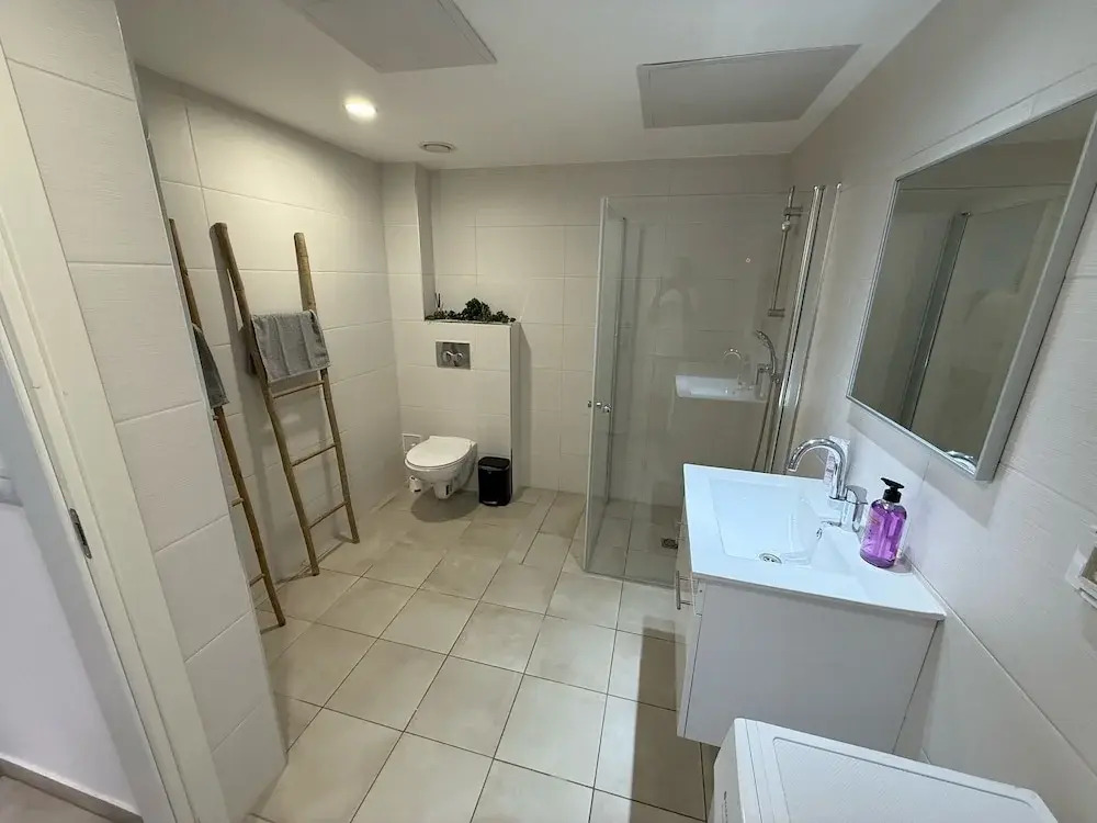 J&G Suites