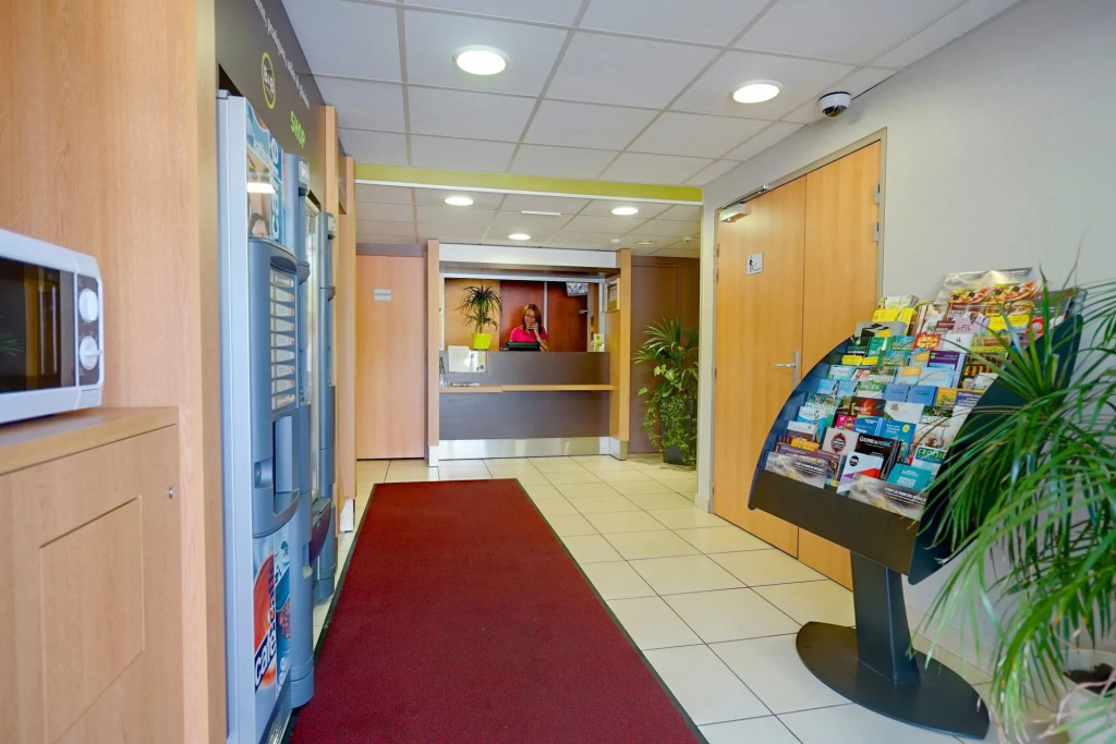 B&B HOTEL Saint-Etienne Monthieu
