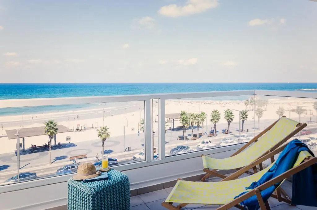 4 Bedroom Apartment on the Beach
