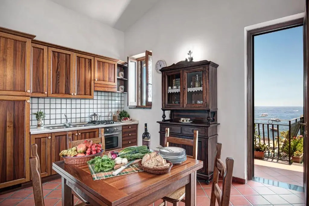 Ginestra Bianca House by Gocce