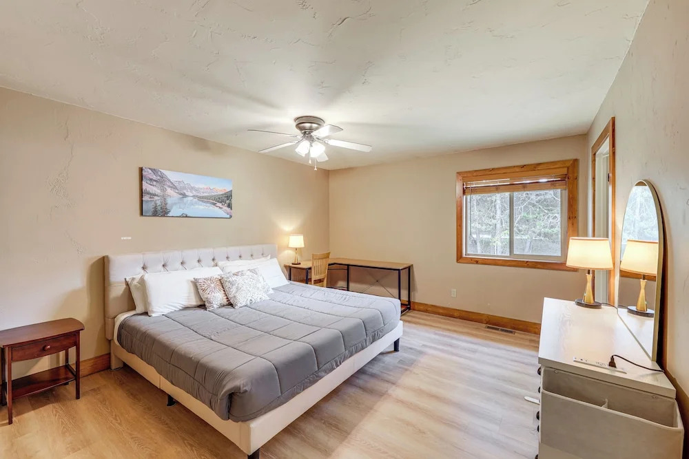 Columbia Falls Private Retreat: Pool Table & Deck!