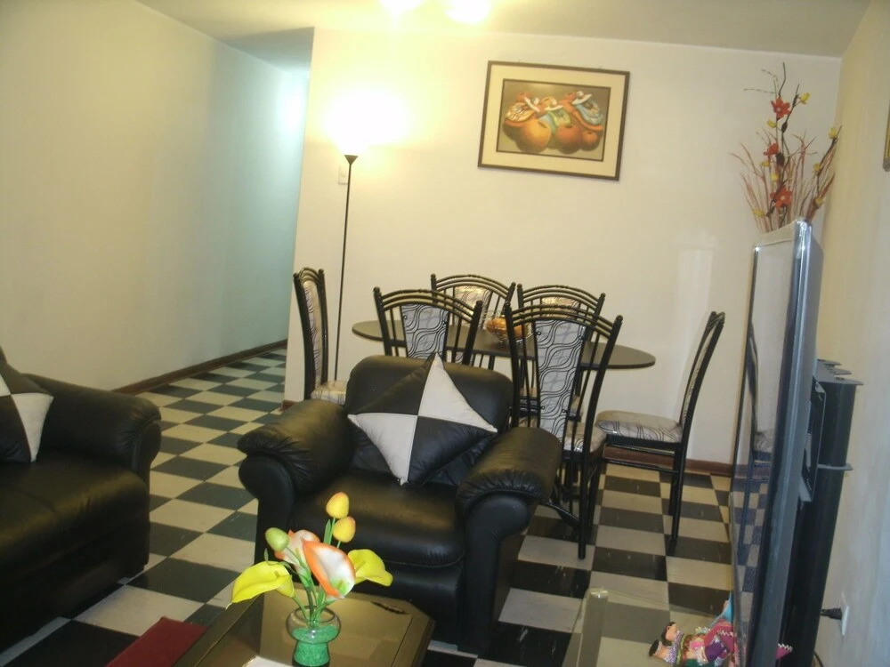 Angelicas House 2BR Near Airport Terrace WiFi