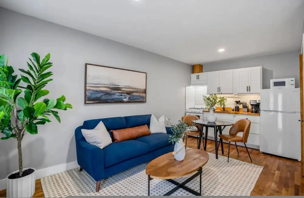 Urban Studio Retreat Near Downtown Houston