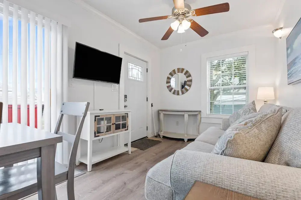 Bungalow On Ave O 1 Bedroom Home