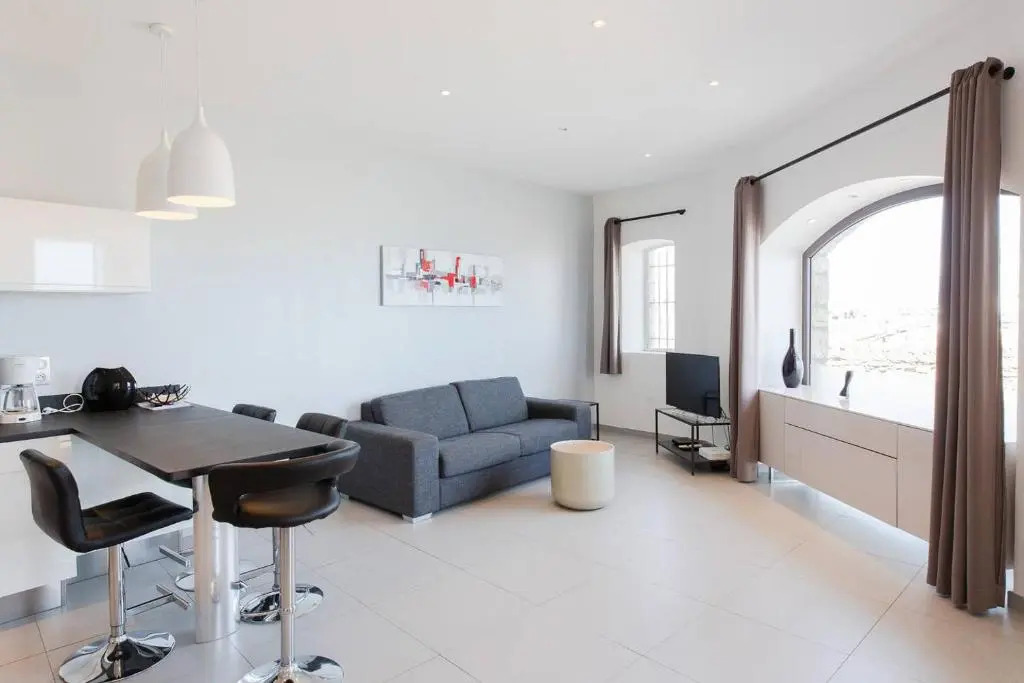 appartement 4 personnes vue mer remparts Antibes