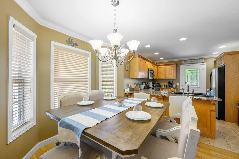 Bradley Bungalow Sleeps 11 Sevierville