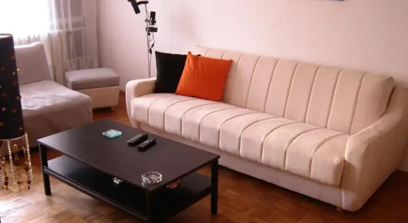 Apartment 017
