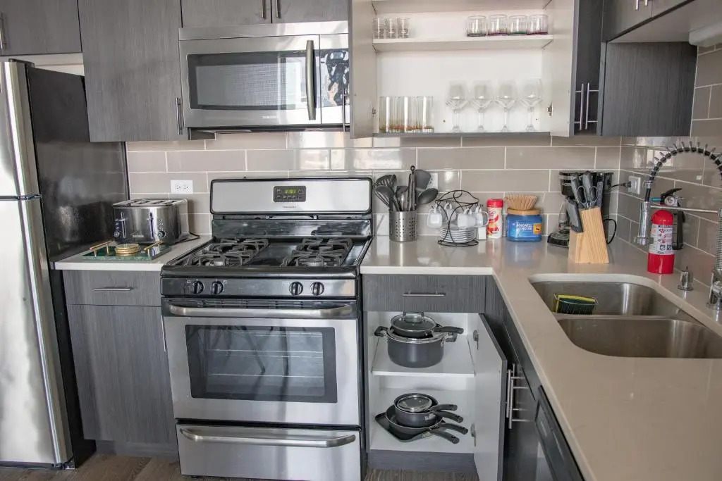 McCormick Place 3br-2ba luxury Family Heaven with optional parking for 6 guests
