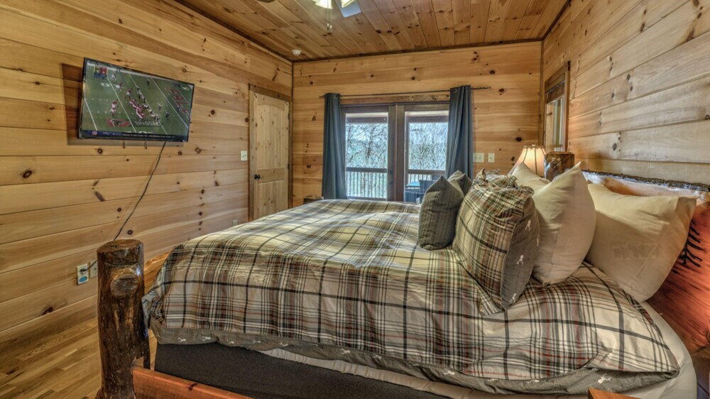 Lazy Dayz Getaway by Escape to Blue Ridge