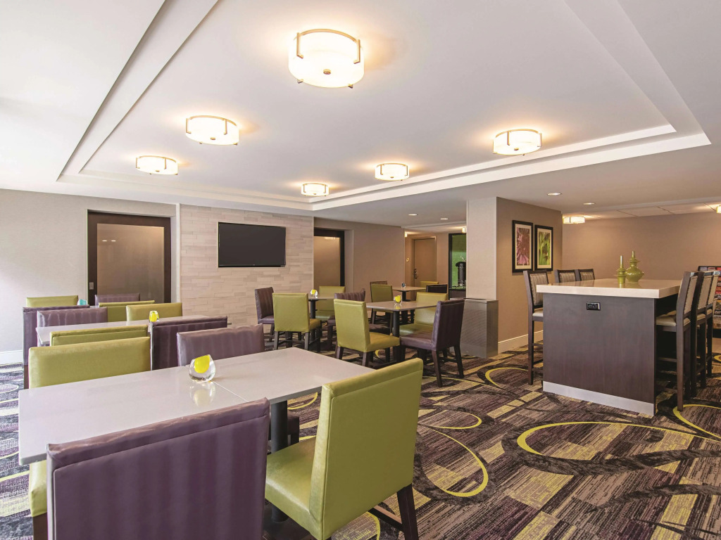 La Quinta Inn & Suites by Wyndham Portland DT Maine Med