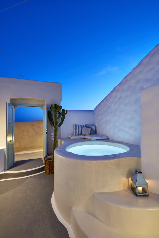 Valsamo Suites