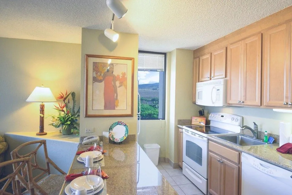 Kaanapali Shores Studio 742 Studio Bedroom Condo by RedAwning