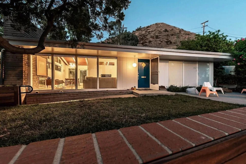 Mid-mod Pool Home With Palm Springs Vibe 2bdr