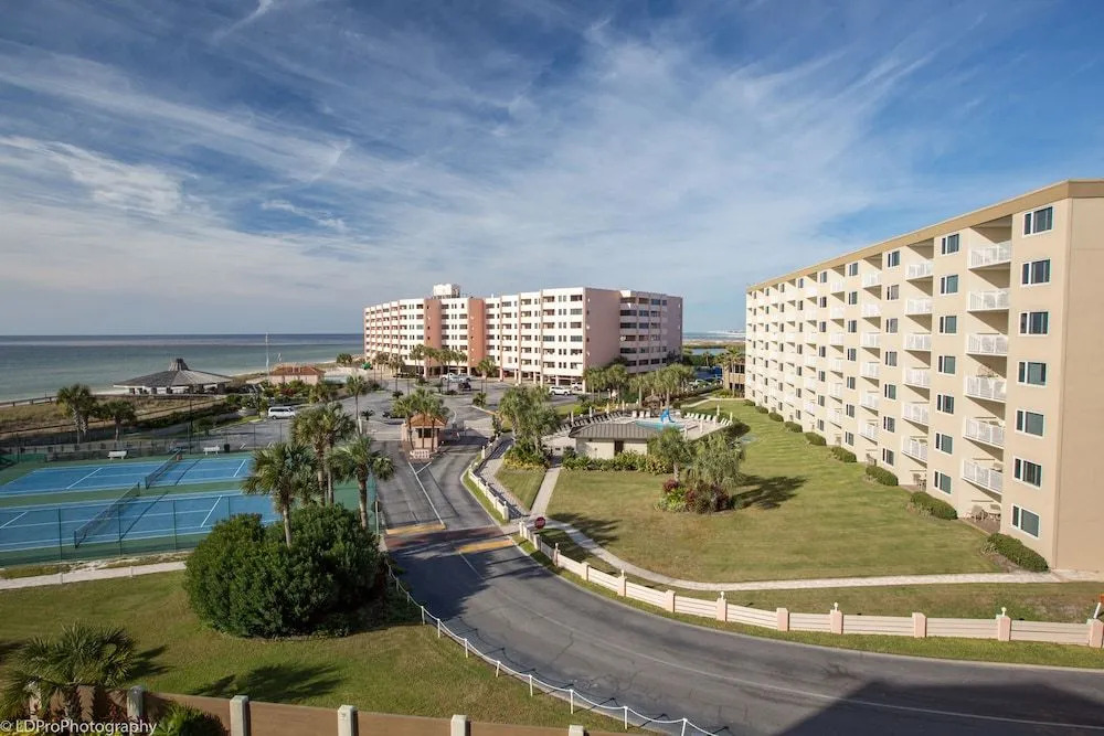 Inlet Reef 411 2 Bedroom Condo by RedAwning