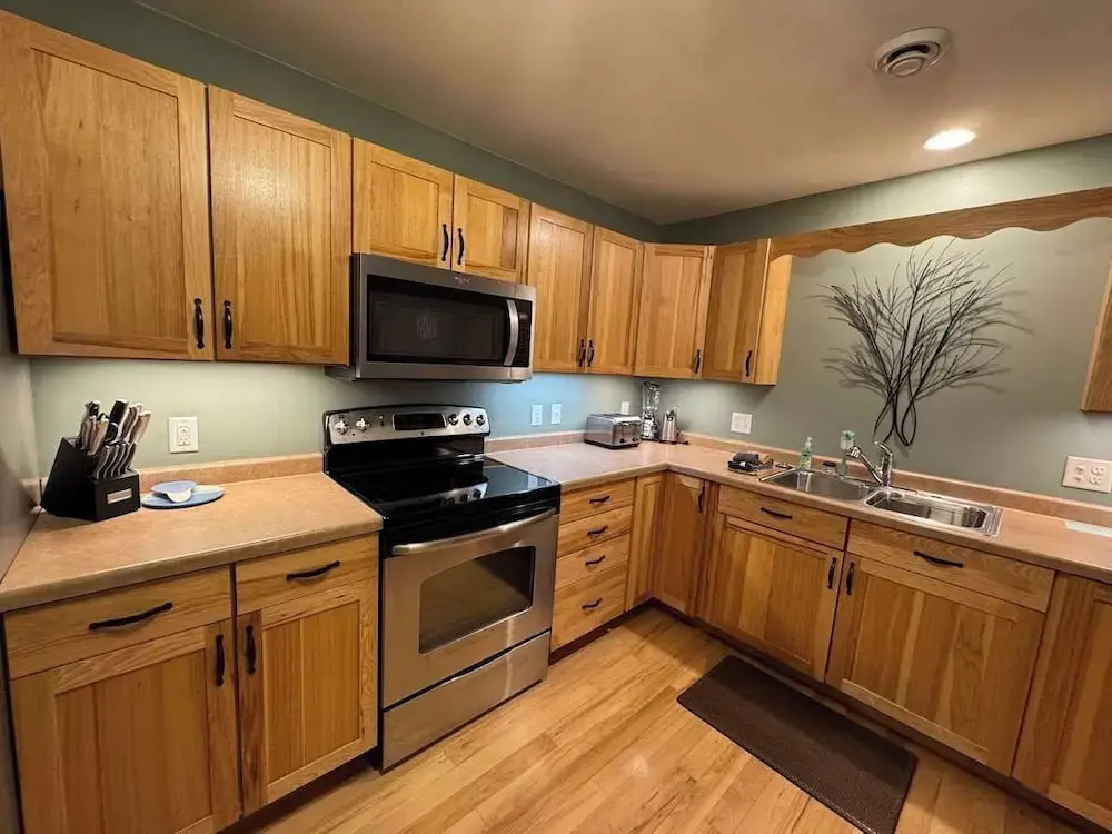 Minocqua Lake Condo B7- 2 Story Rustic Town Home