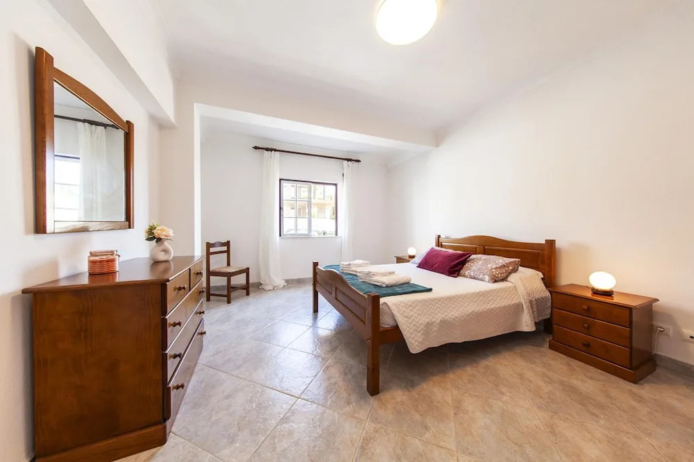 W 01 - Bedroom 1 in Topside Luz Guesthouse