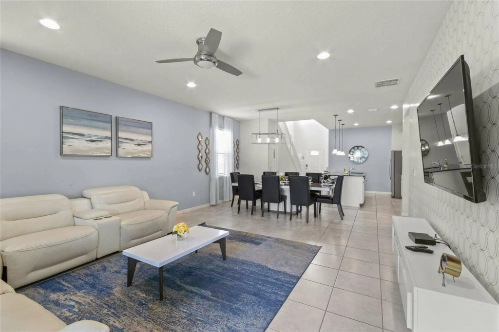 Relaxing Family Home with Pool at Windsor Resort 901