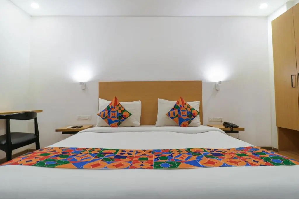 FabHotel Pantao Stays