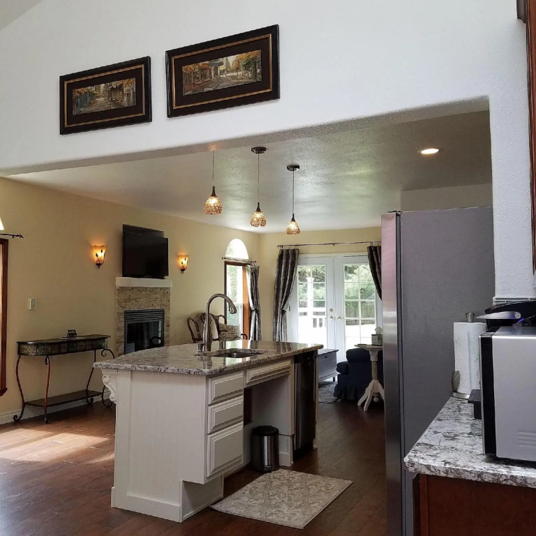 Arbor Rouge Cottage