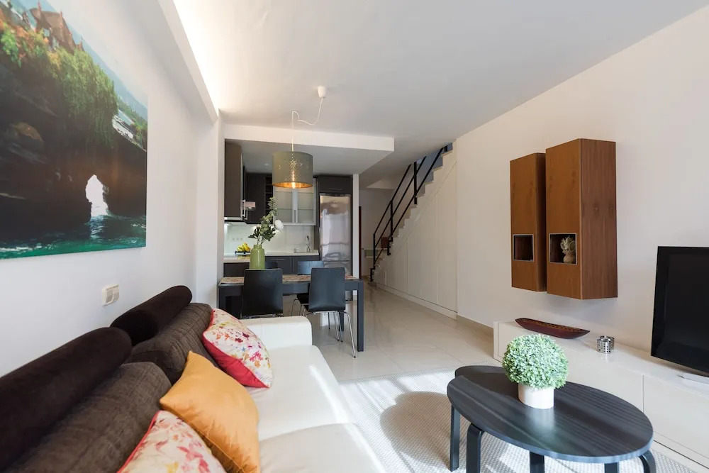 Duplex 240 Mtrs From Beach by Living las Canteras