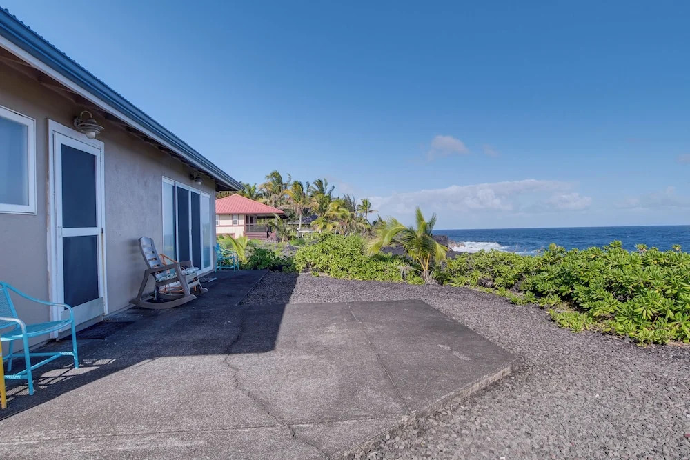 Oceanfront Keaau Gem: Ocean & Sunrise Views, Pool