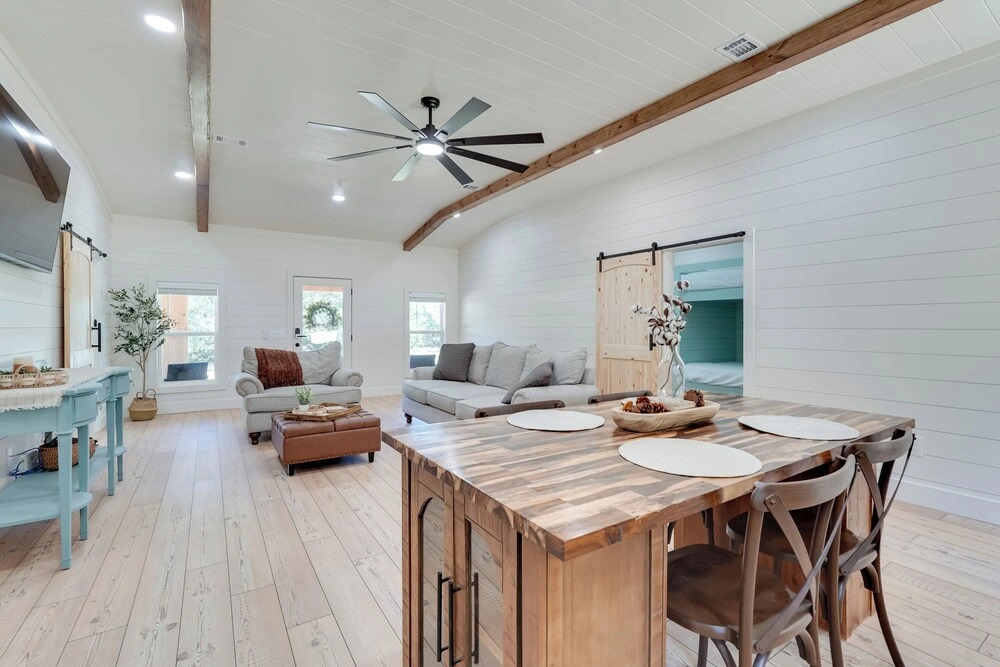 6 Mi to Magnolia Springs SP! Modern Cottage Living