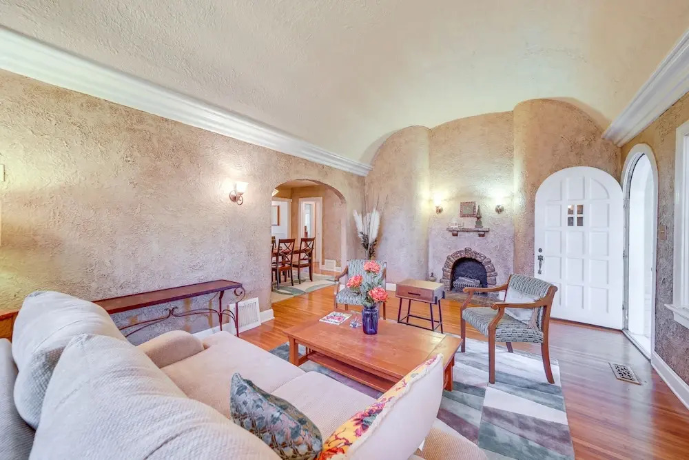 Charming Tusla Home ~ Half-mi to Expo Square!