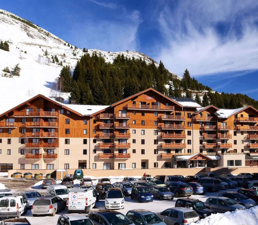 Alpine Stay With Balcony