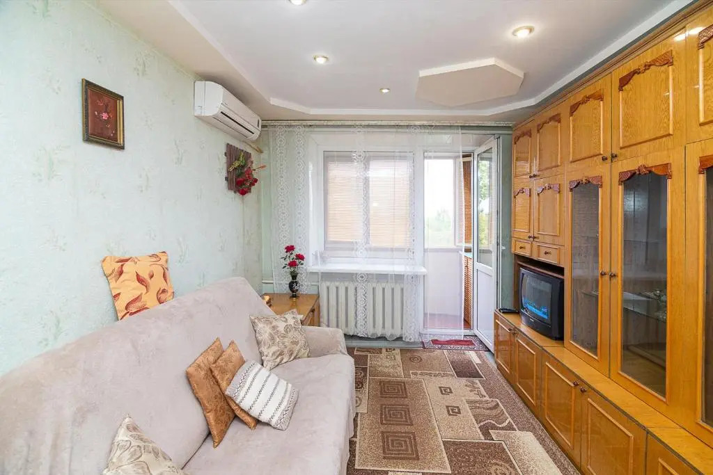 Comfortable apartments on Hrushevskogo street near 16 city hospital